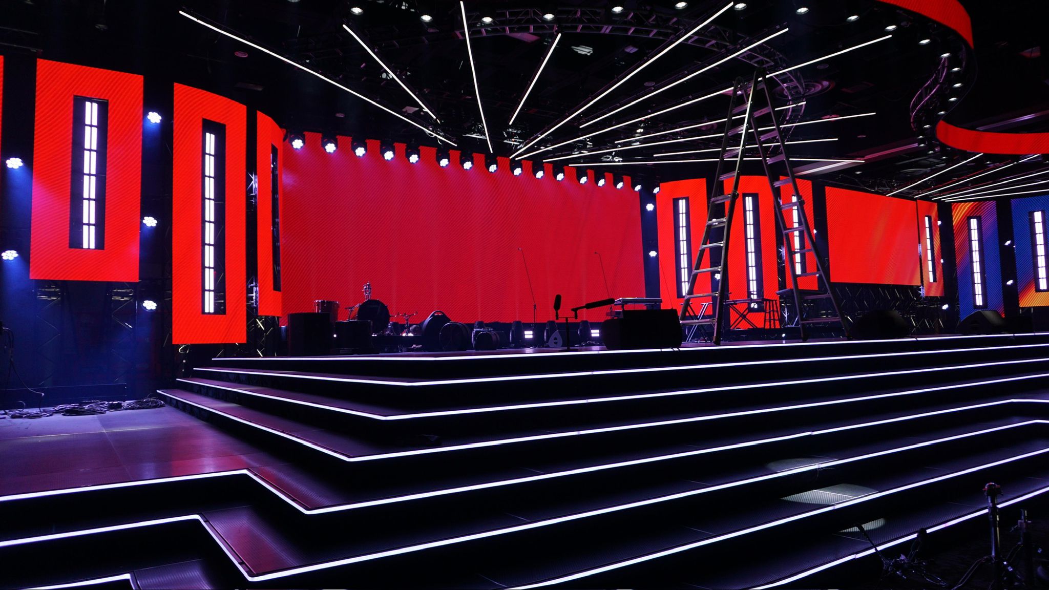 LED vs Projection Technology: Comprehensive Comparison for Concert Applications