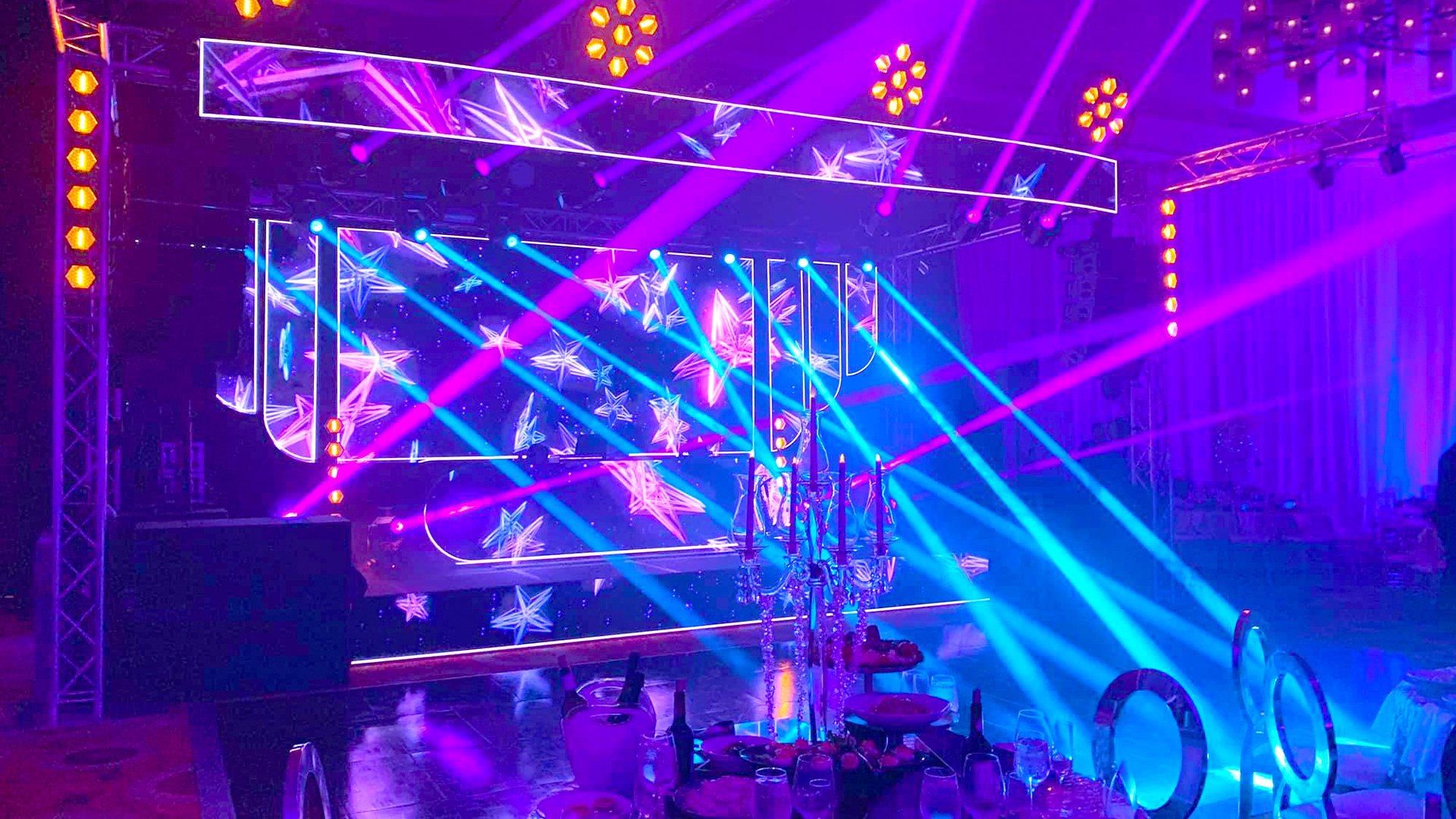 Lighting Arrangements That Make Speakers Look Confident On Stage
